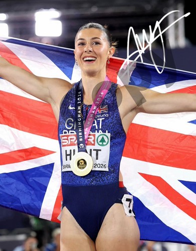 Amy hunt signed 7x5 team - hunt,